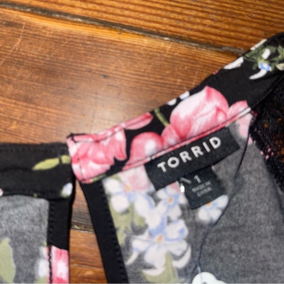 Torrid Pink and Green Cut Out Sleeveless Tank Top 1x - Picture 4 of 6